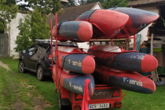 Vodáci sobě